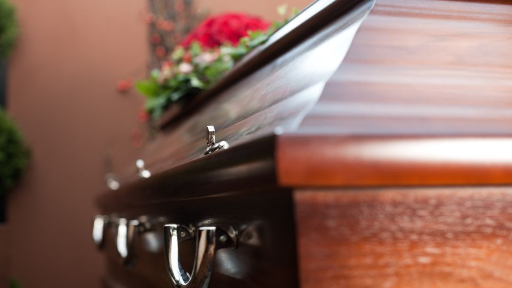 Sebevrahova rodina žaluje kněze za bezcitné kázání nad hrobem